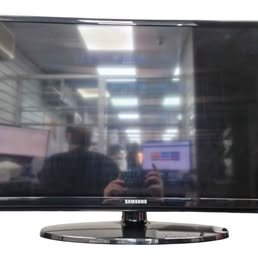 SAMSUNG NON SMART TV 32'' With Remote ***COLLECTION ONLY*** - Image 2