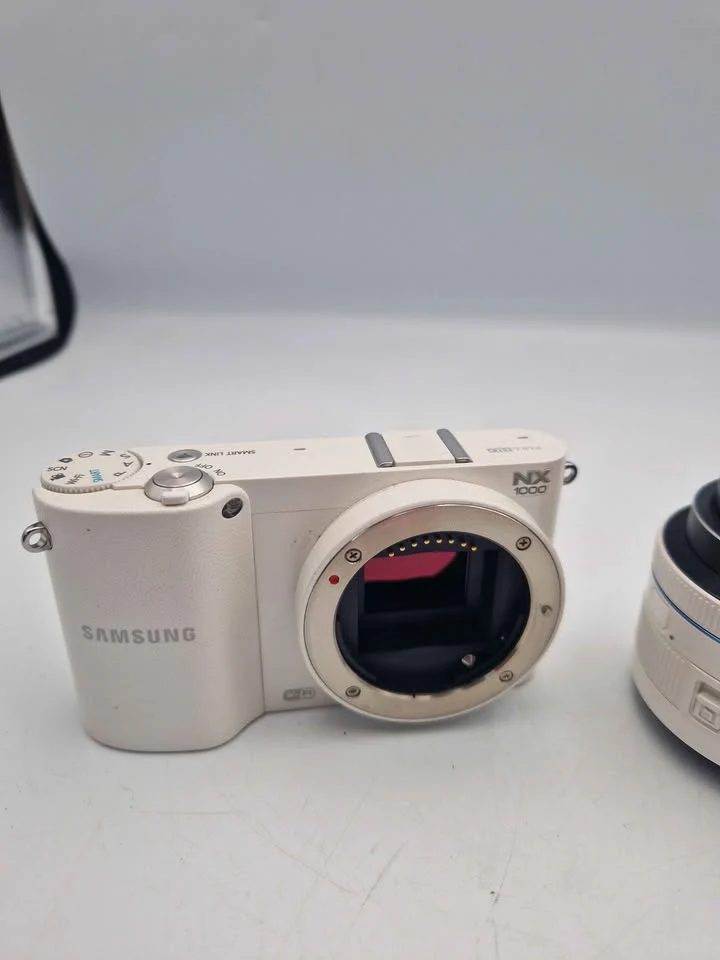 **DEAL** Samsung NX1100 20.3MP Mirrorless Camera with 20-50mm Lens – White - Image 2