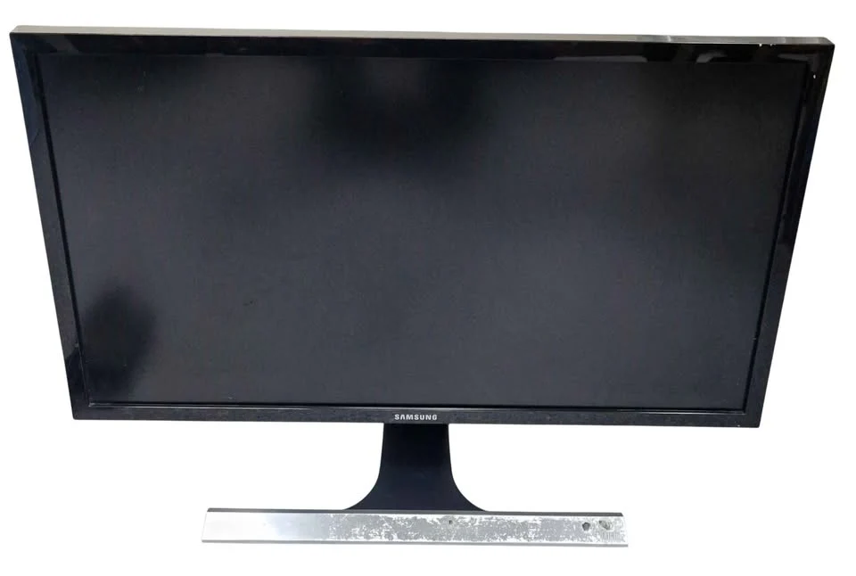 Samsung U28E590D UHD 4K Monitor, C - Image 2