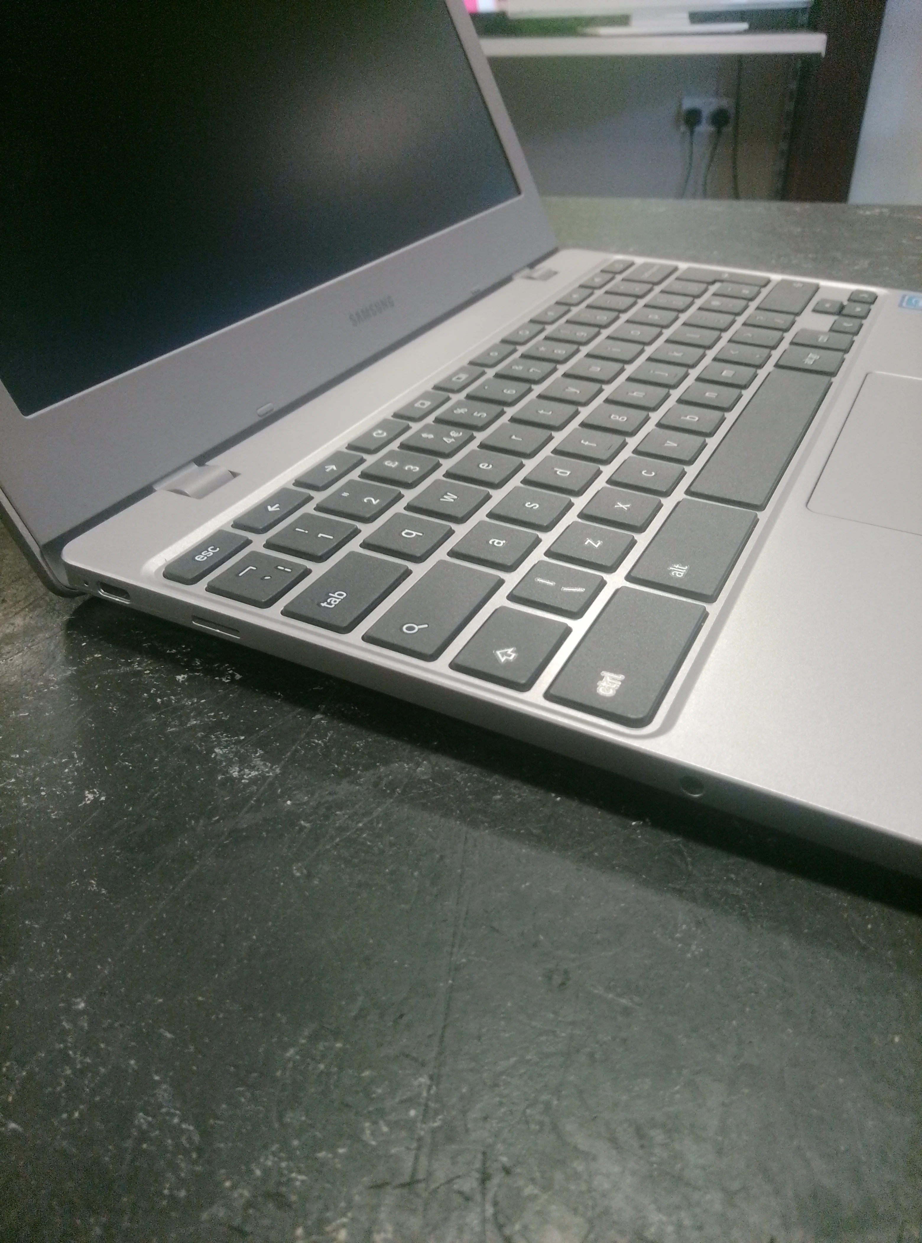 Samsung XE310XBA/N4000/4GB Ram/32GB SSD/11"/ChromeOS/B - Image 4