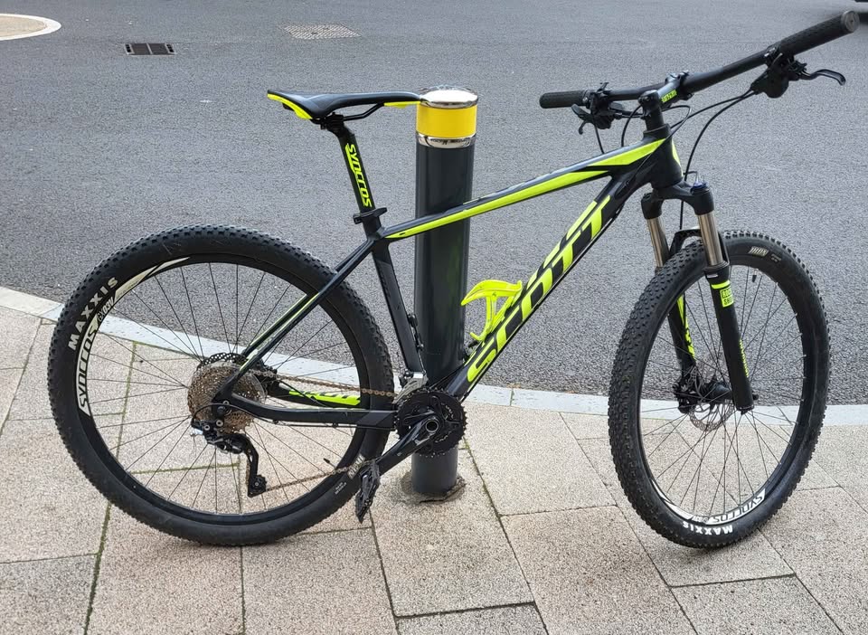 Scott Scale 760 - Med Frame, 24 Speed, 27.5 Wheels