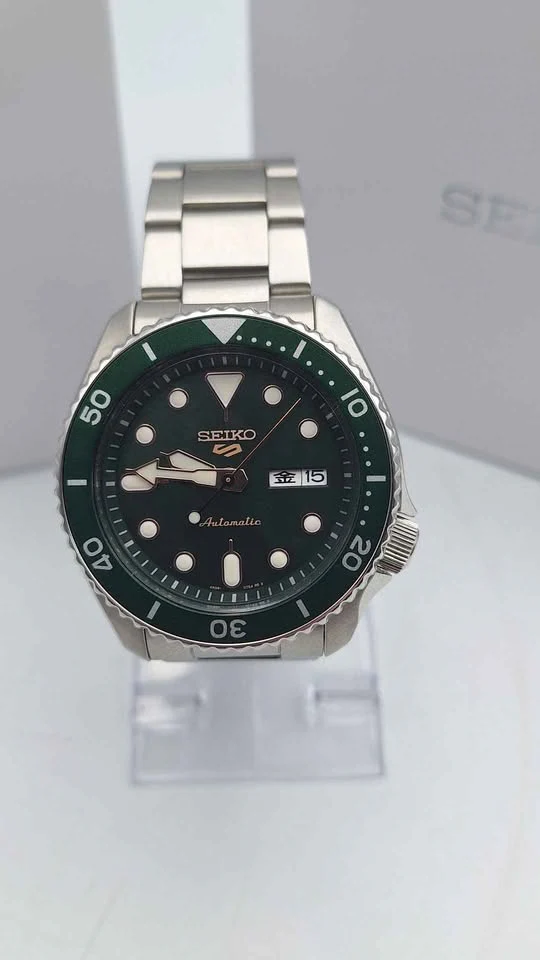 Seiko 5 Sports Automatic 4R36-07G0 Men's Watch – Green Dial - Day-Date - Boxed With Steel Bracelet - Image 2