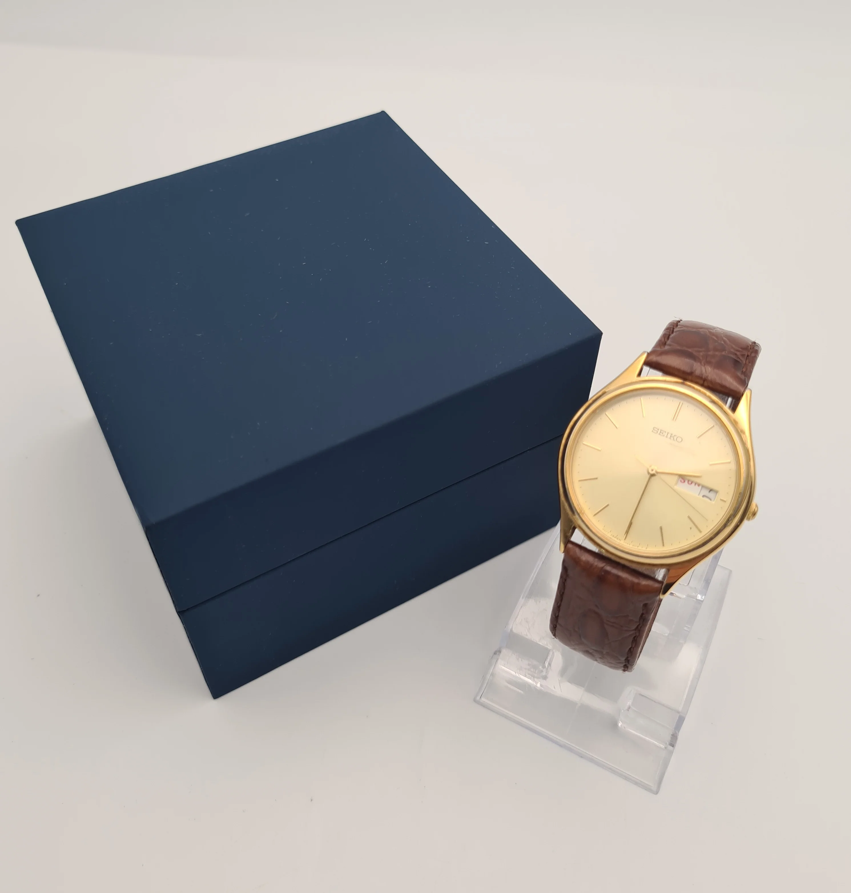 Seiko 7N43-8A vintage Quartz Dress Watch with leather strap BOXED