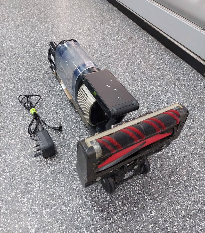 Shark IZ400UKT, Duo Clean Vacuum, Unboxed, With Charger - Image 2