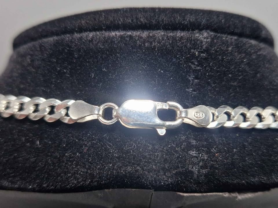 Silver Chain, 25.9g, 24" in length with Silver Pendant - Image 3