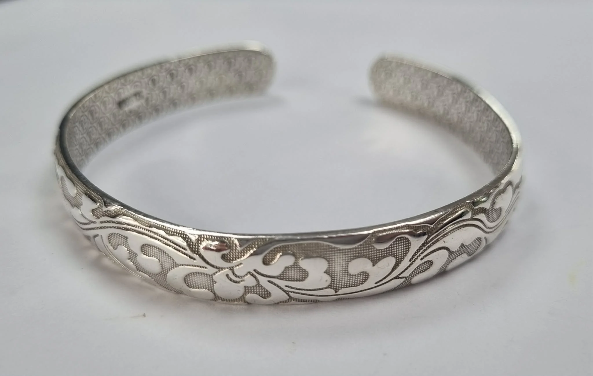 Silver Patterned Bangle 999