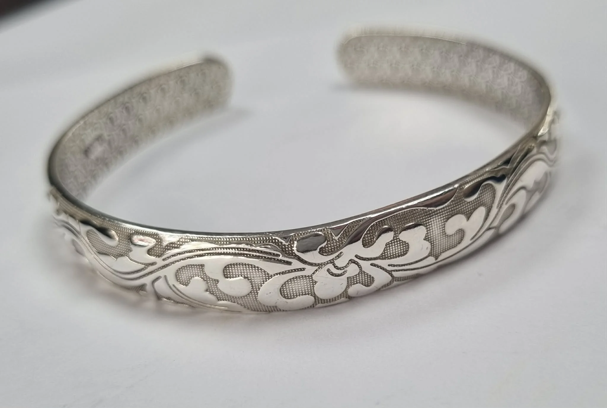 Silver Patterned Bangle 999 - Image 3