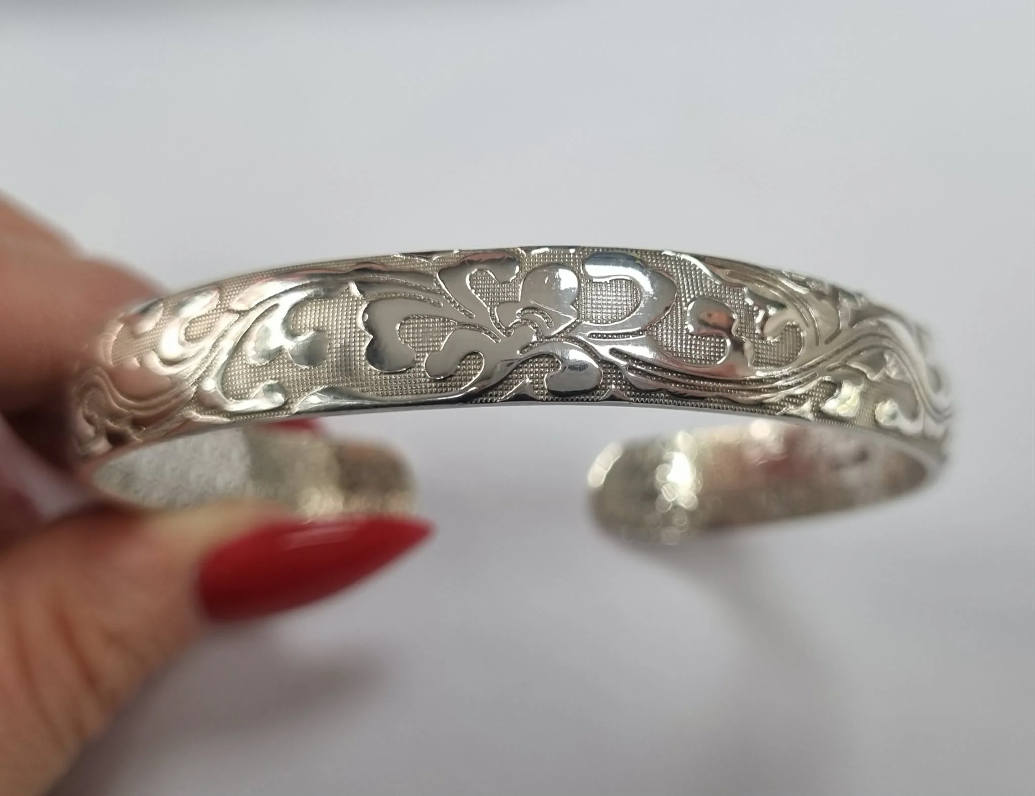 Silver Patterned Bangle 999 - Image 4