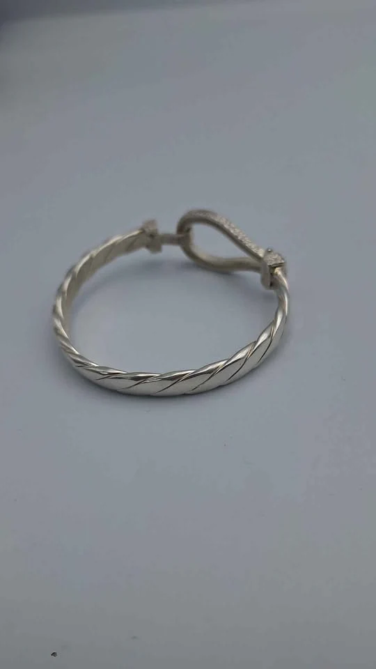 Solid 925 Sterling Silver Horseshoe Bangle - 31.42 Grams **BRAND NEW** - Image 2