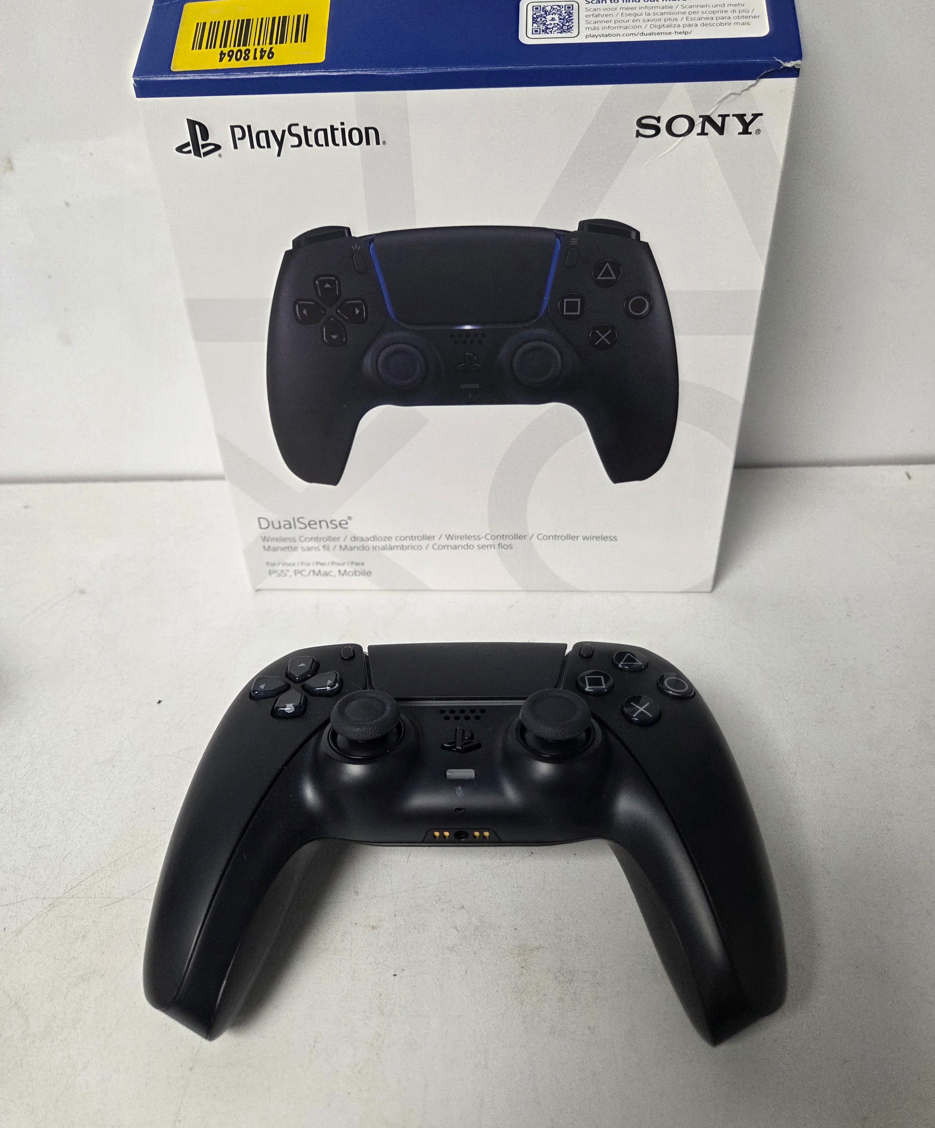 Sony DualSense Wireless Controller (Black) boxed - Image 2