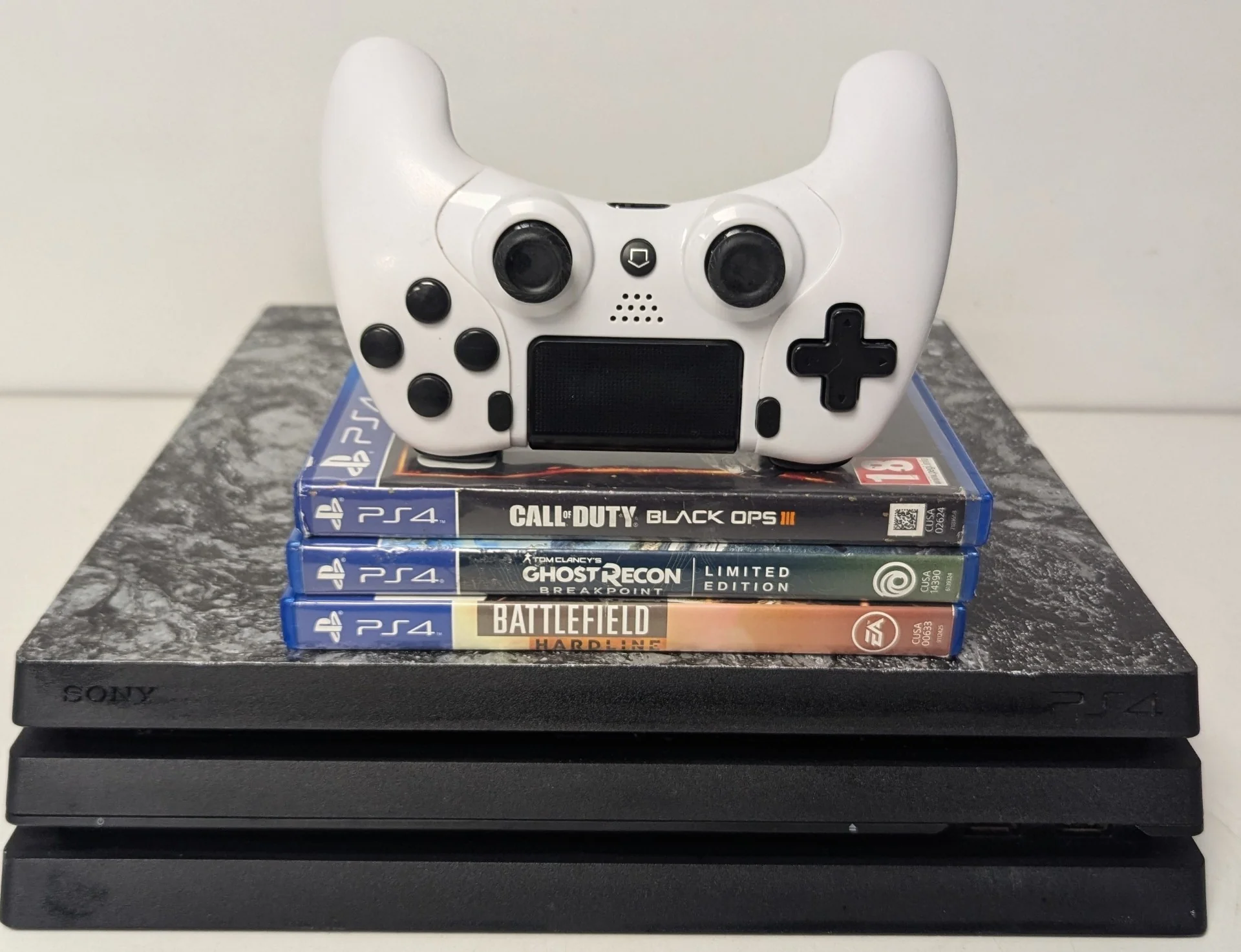 Sony Playstation 4 Pro 1TB Console & 3 Games - Image 2