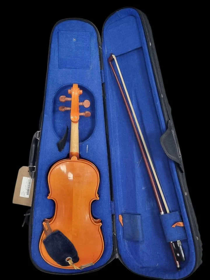 Stentor Student Violin 1 - Brown - Includes Carry Case & Bow - Image 2
