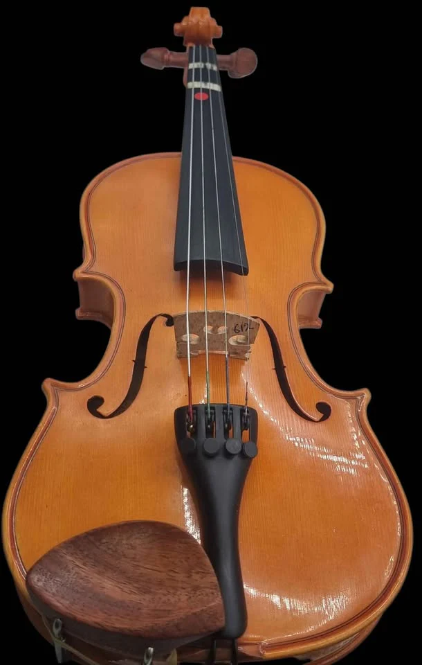 Stentor Student Violin 1 - Brown - Includes Carry Case & Bow - Image 3