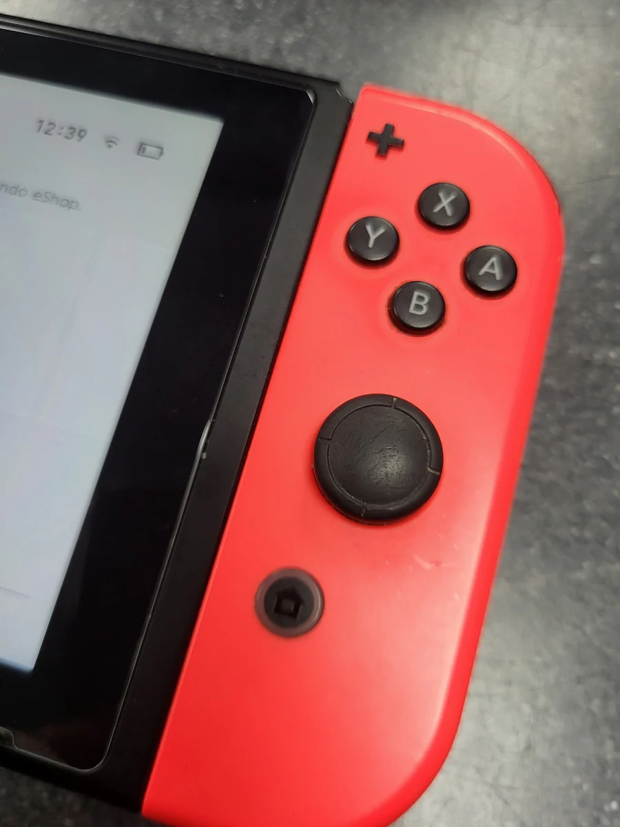 Switch Console, 32GB HAC-001-01 With Solid Red Joy-Cons Bundle - Image 2