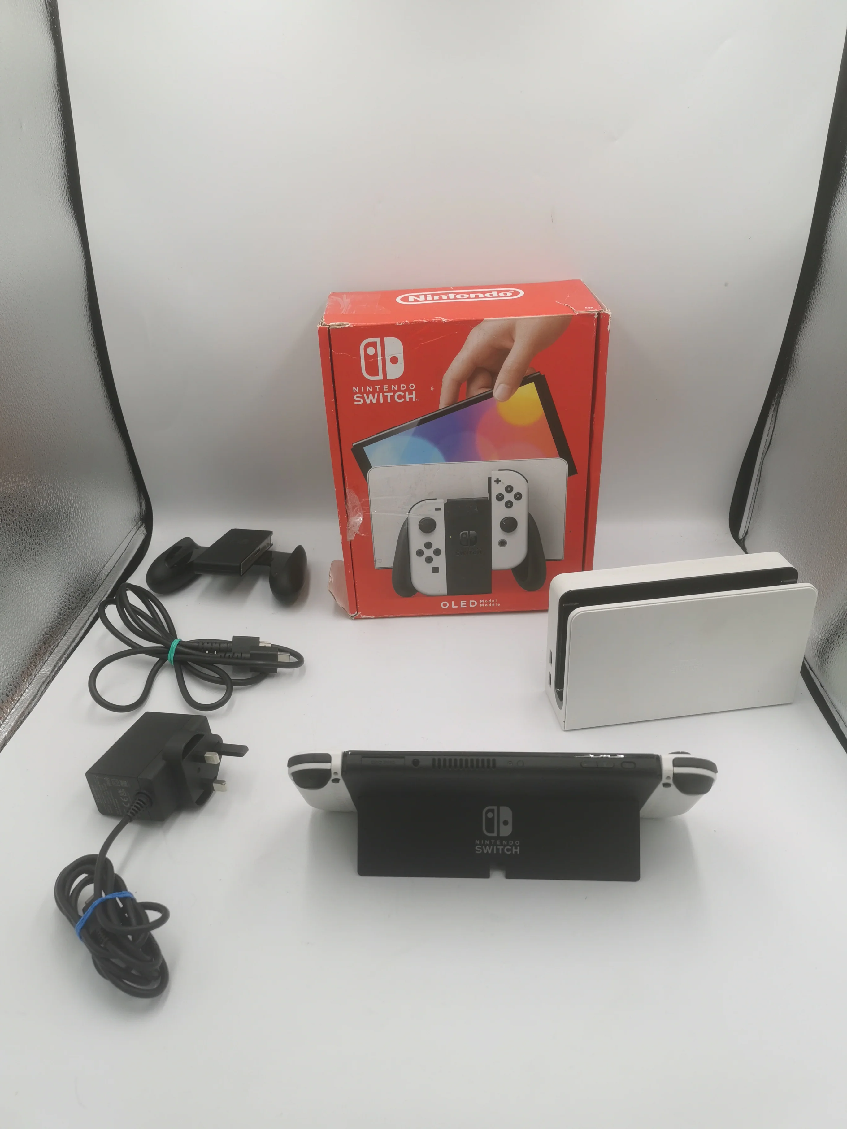 Switch Console, 64GB OLED + White Joy-Con, Boxed - Image 2