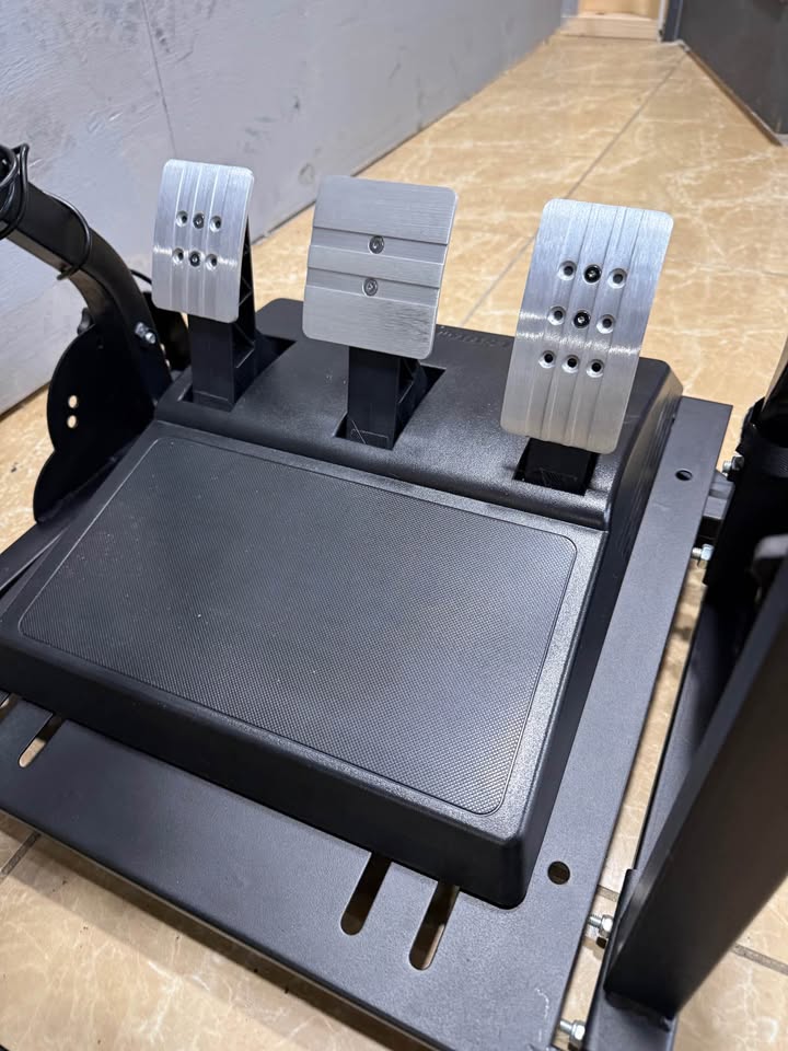 THRUSTMASTER T300 GT WHEELS & PEDALS, WITH FOLDABLE STAND (PS5/PS4/PS3/PC) - Image 3