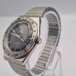 Timex Q Timex Hodinkee Limited Edition – Stainless Steel – Quartz – Vintage Style - Image 2