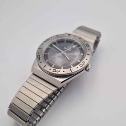 Timex Q Timex Hodinkee Limited Edition – Stainless Steel – Quartz – Vintage Style - Image 4