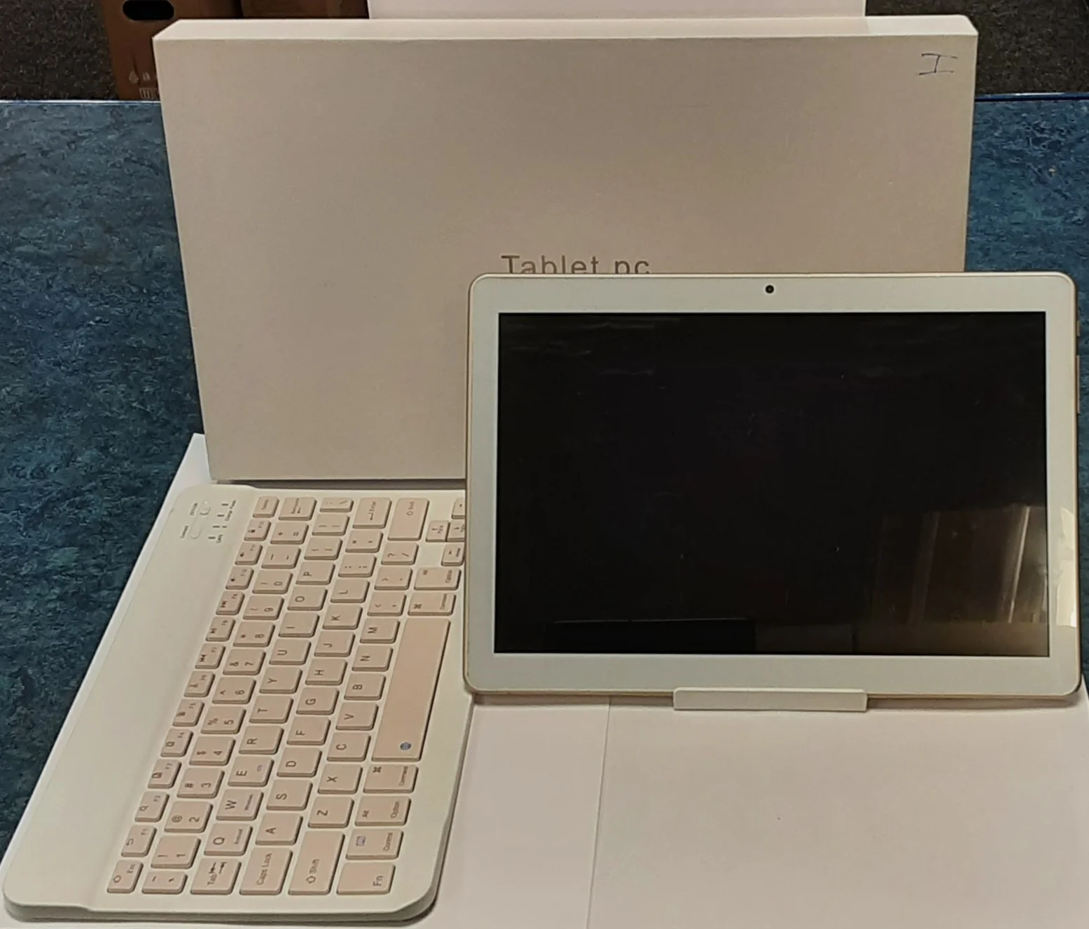 Toscido tablet and keyboard - Image 3