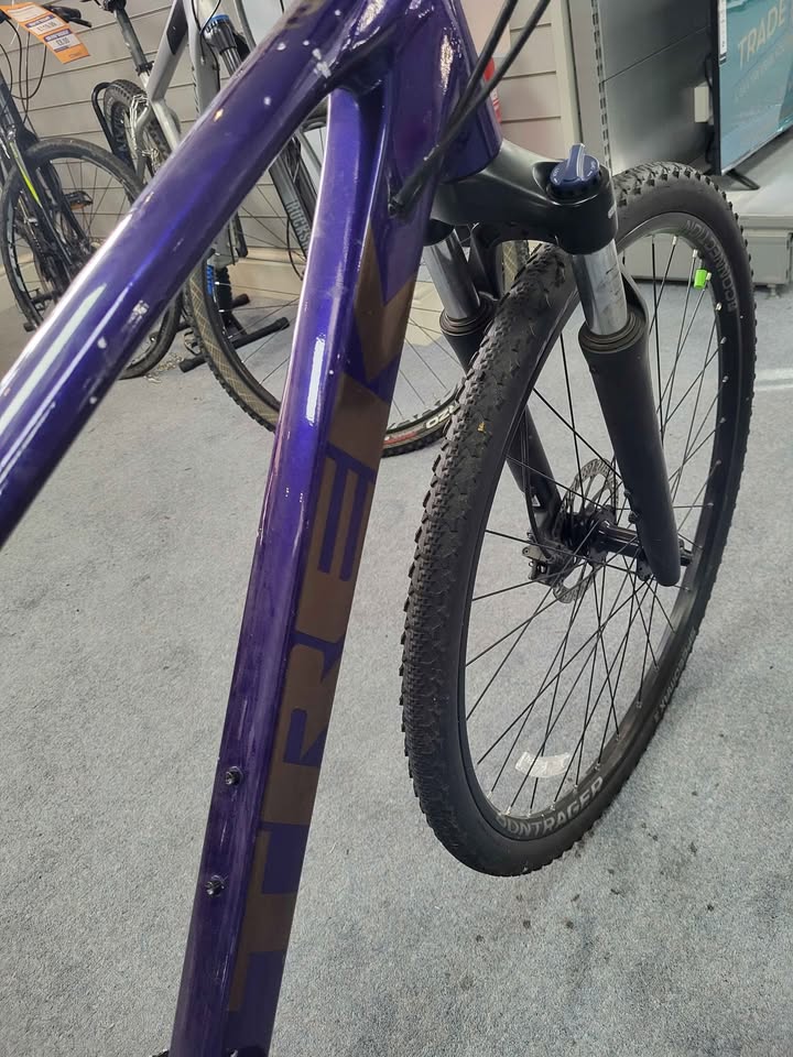 Trek Dual Sport 2 Mountain Bike - 17" Frame - 28" Wheels - 16 Speed - Image 2