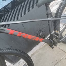Trek Marlin Grey/Red, Gen 3 Edition, Frame Size 16" / 27.5" Wheels, 9 Speed **COLLECTION ONLY** - Image 2