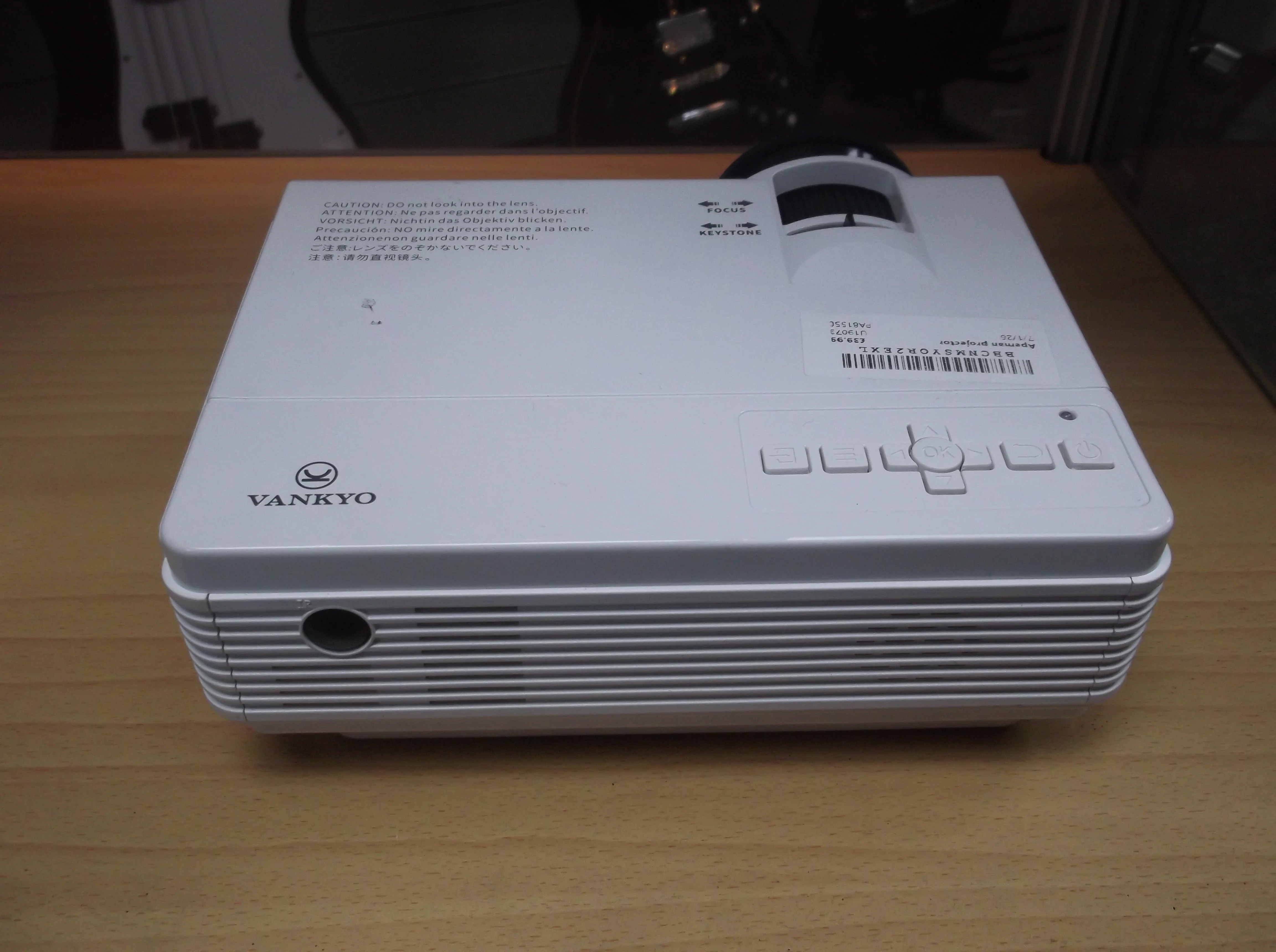 Vankyo Projector with Screen and carry case - Image 3