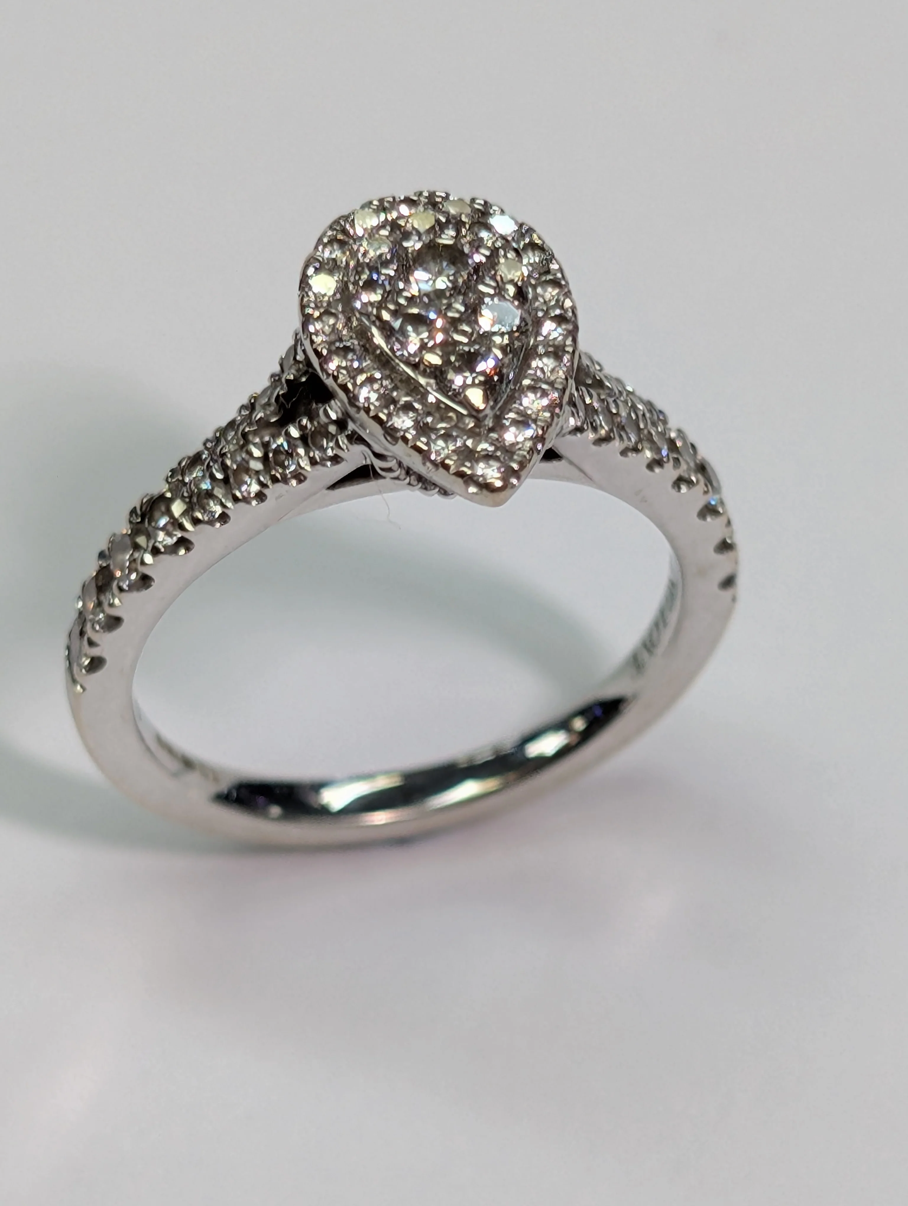 Vera Wang 18ct White Gold Diamond Ring Boxed