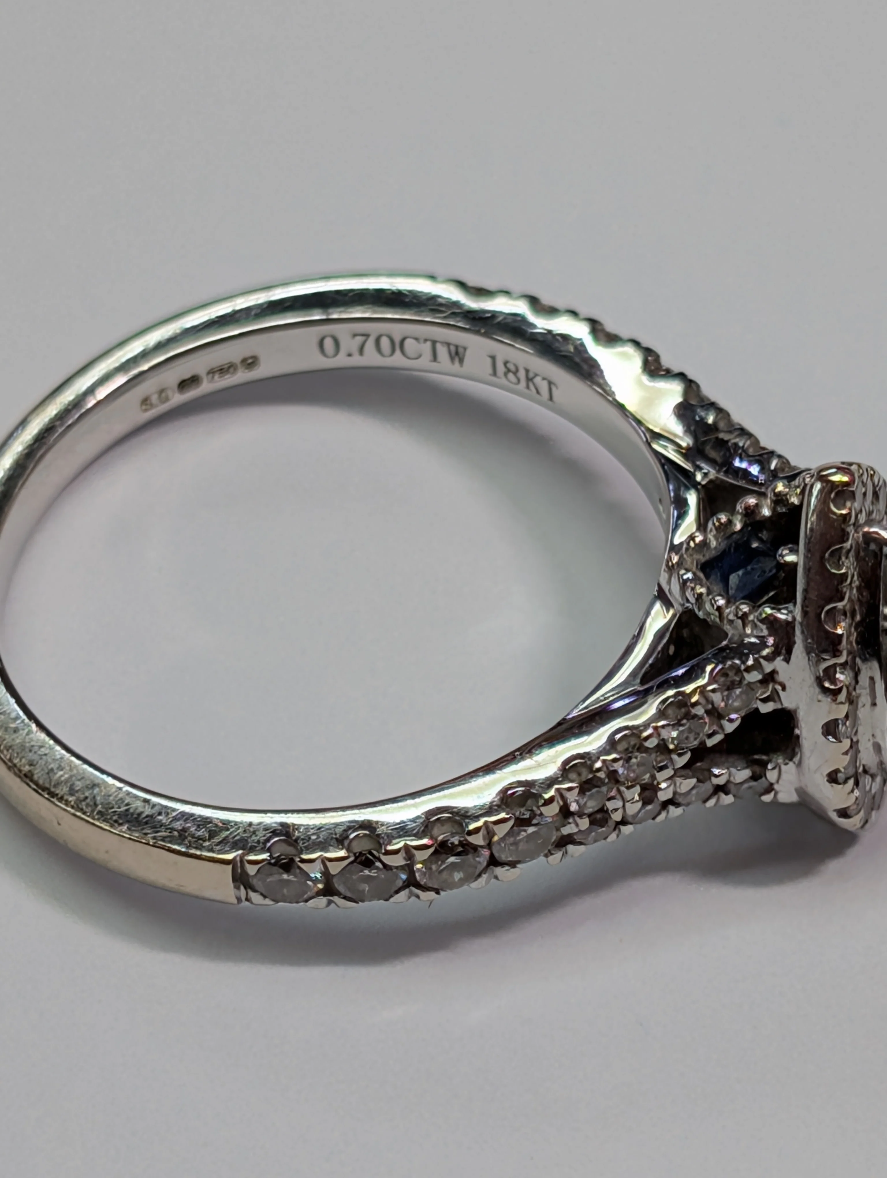Vera Wang 18ct White Gold Diamond Ring Boxed - Image 4