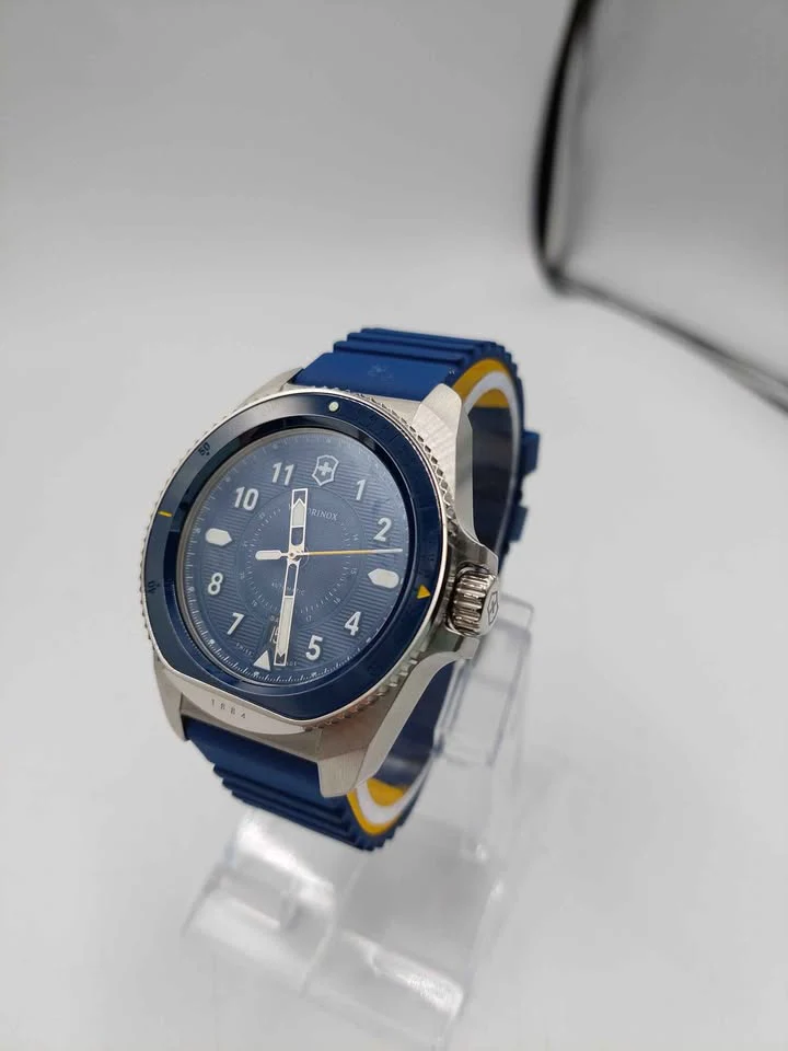 Victorinox Journey 1884 Automatic Watch – Automatic – Leather & Rubber Straps – Swiss Made - Boxed - Image 2