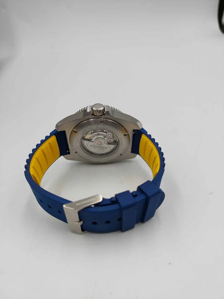 Victorinox Journey 1884 Automatic Watch – Automatic – Leather & Rubber Straps – Swiss Made - Boxed - Image 3