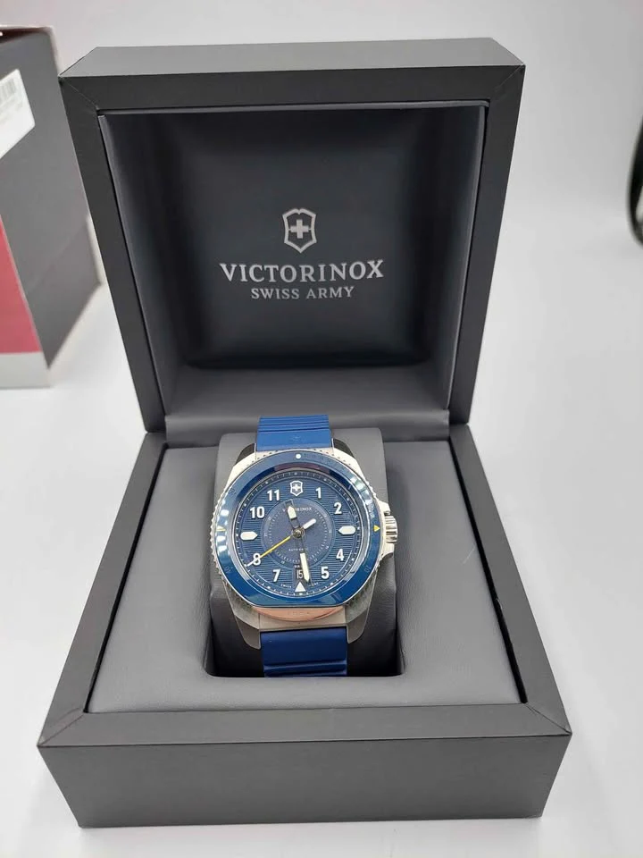 Victorinox Journey 1884 Automatic Watch – Automatic – Leather & Rubber Straps – Swiss Made - Boxed - Image 4