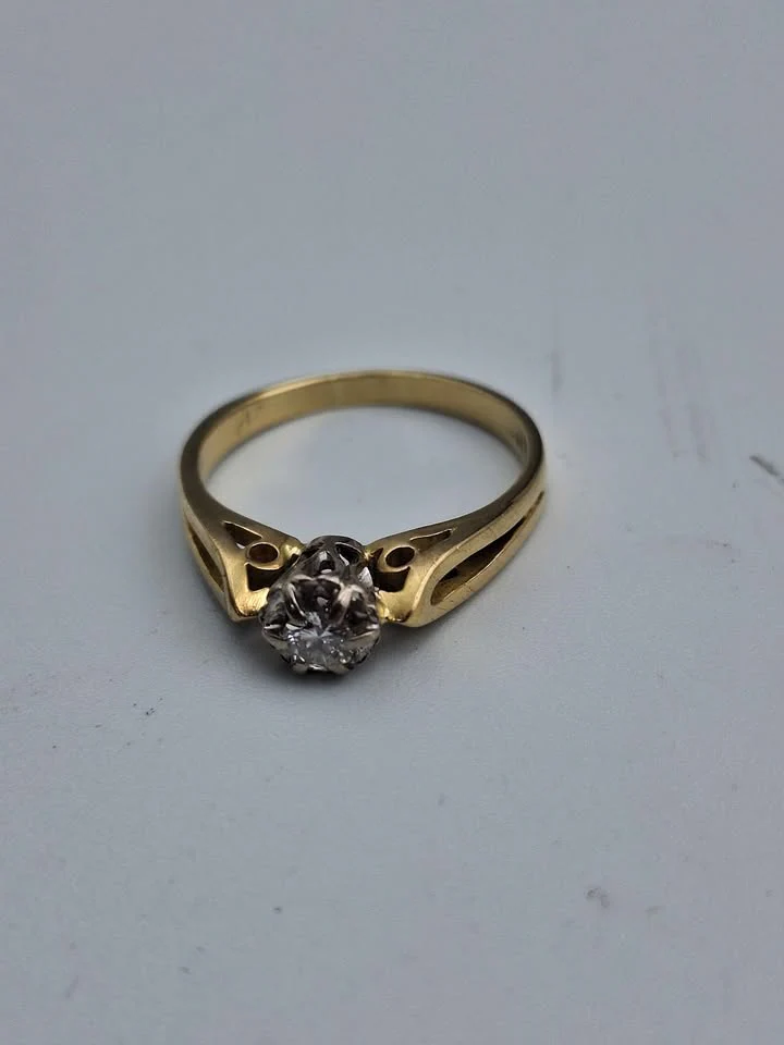 Vintage 18ct Yellow Gold CZ Solitaire Engagement Ring - Size O - 3.39 Grams