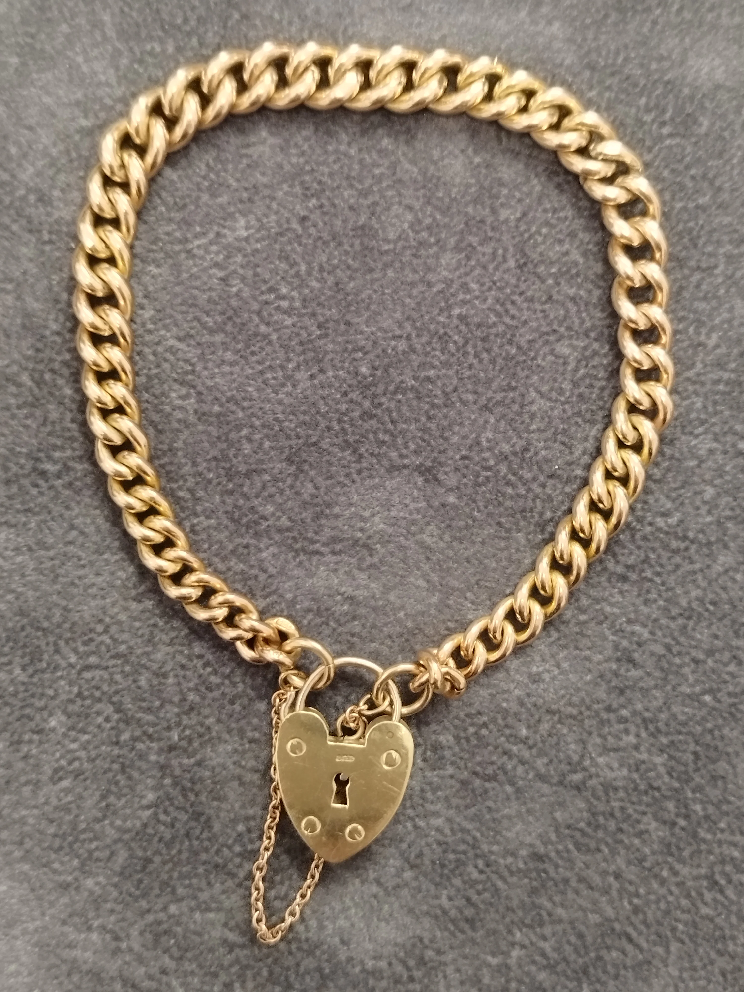Vintage 1980 9ct Yellow Gold Graduated Curb Charm Bracelet - Image 3