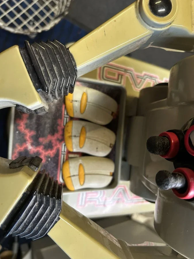 Vintage 90's Rad Radio Controlled Robot By Toymax - Image 4