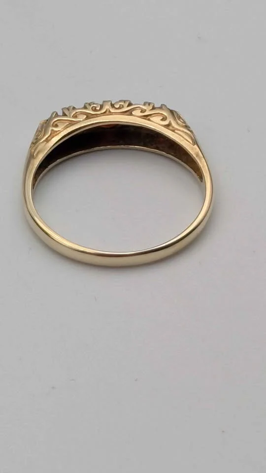 Vintage 9ct Yellow Gold Garnet & CZ Ring – Size Q – 2.22 Grams – Classic Gemstone Design - Image 3