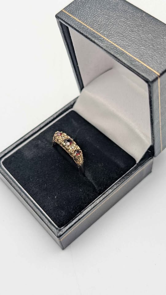 Vintage 9ct Yellow Gold Garnet & CZ Ring – Size Q – 2.22 Grams – Classic Gemstone Design - Image 4