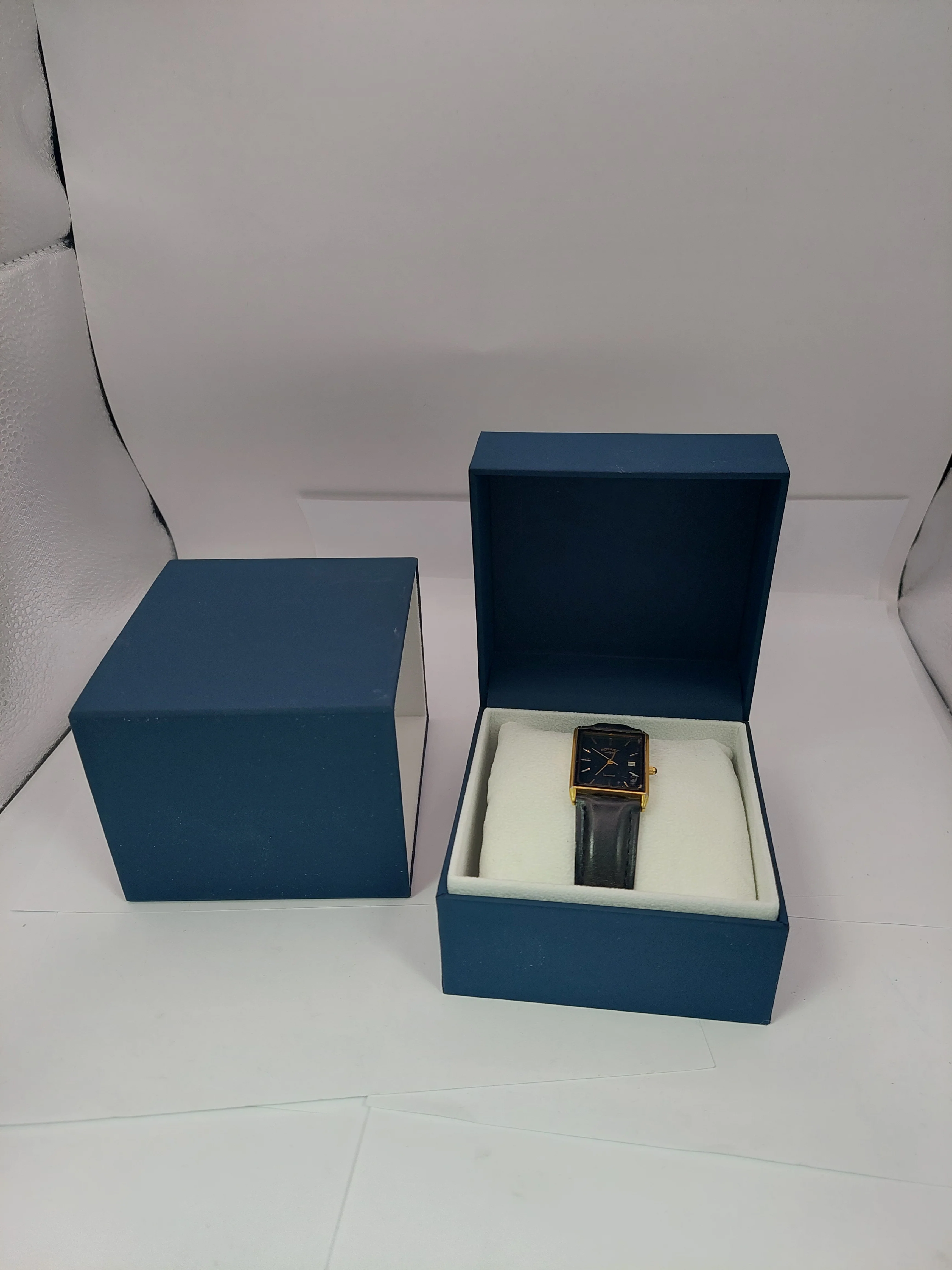 VITNTAGE ROTARY QUARTZ 2185 wATCH- SCRATCHES ON FACE
