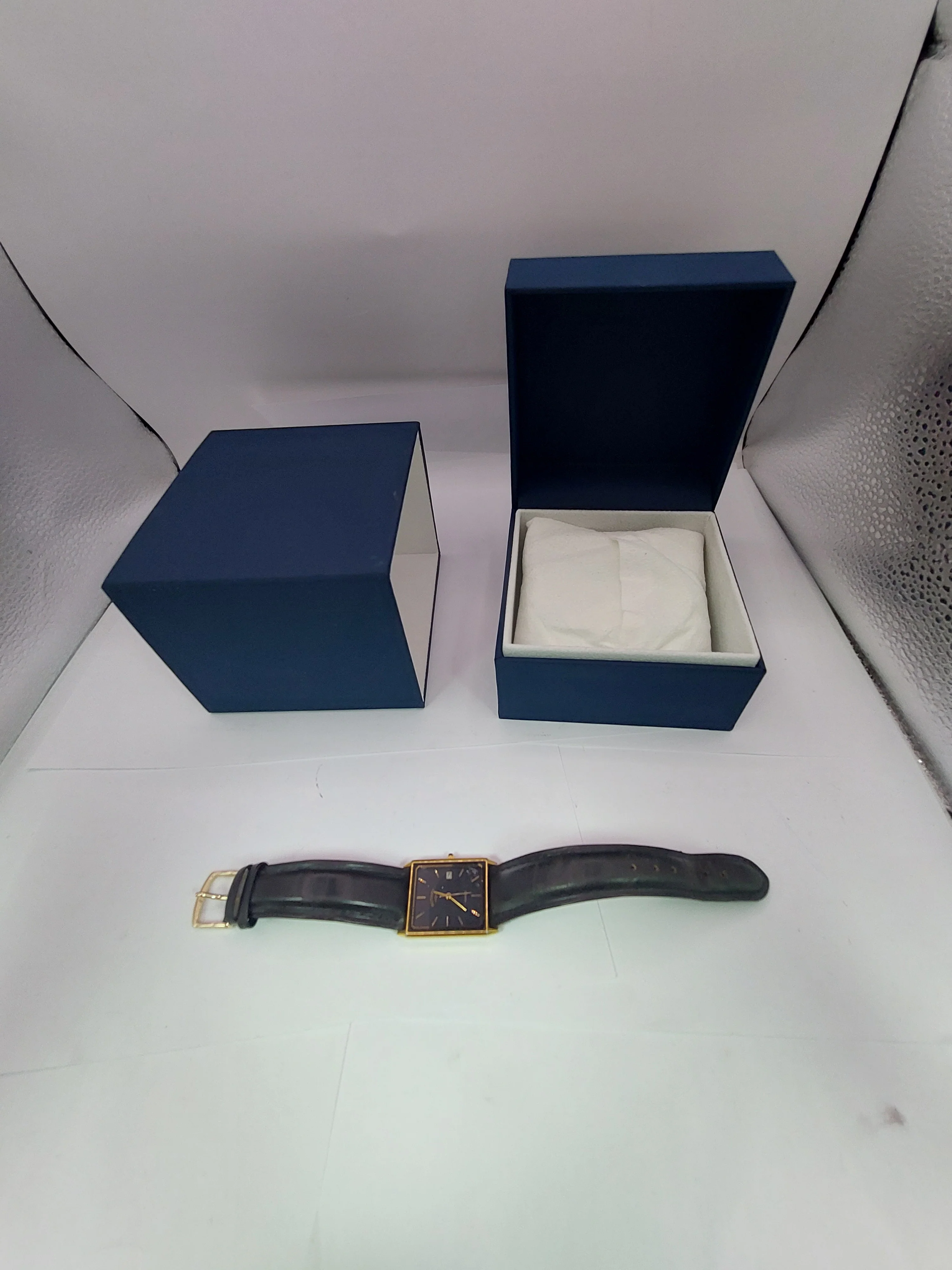 VITNTAGE ROTARY QUARTZ 2185 wATCH- SCRATCHES ON FACE - Image 3