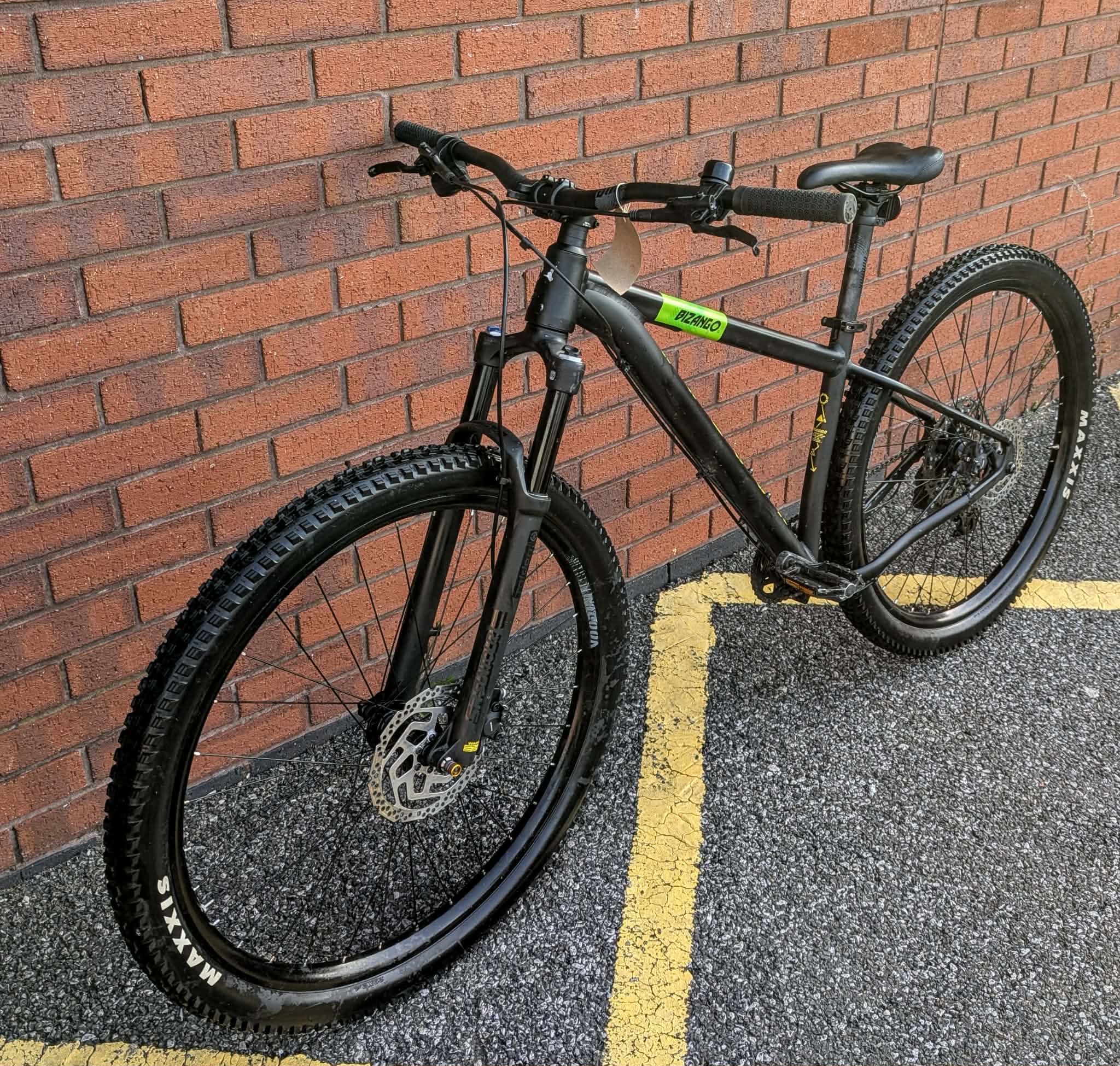 VOODOO BIZANGO MOUNTAIN BIKE, 16" Frame / 28" Wheels / 10 Speed