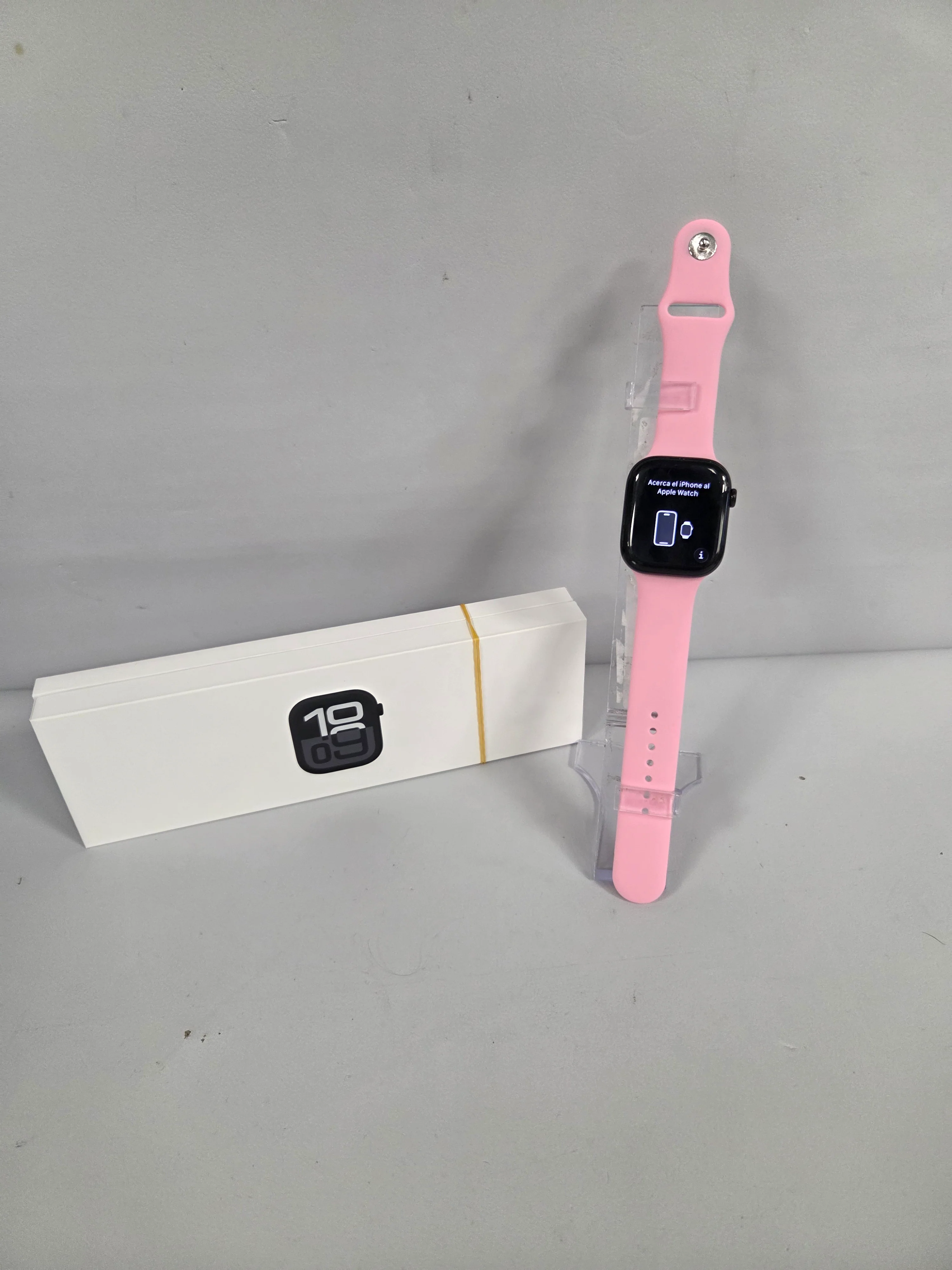 Apple Watch Series 10 Cellular - Jet Black Aluminium - 46mm - Image 2