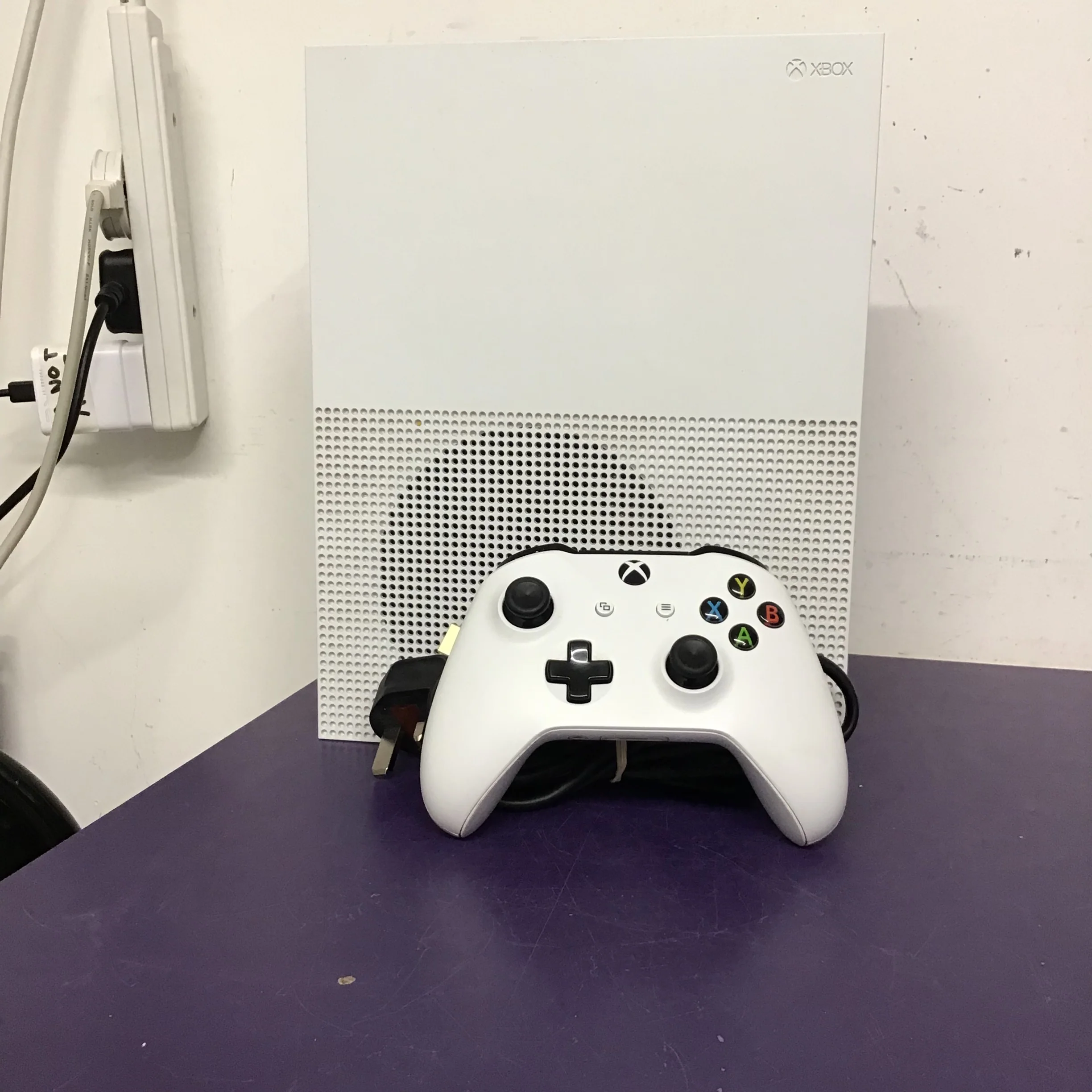Xbox One S - Image 4