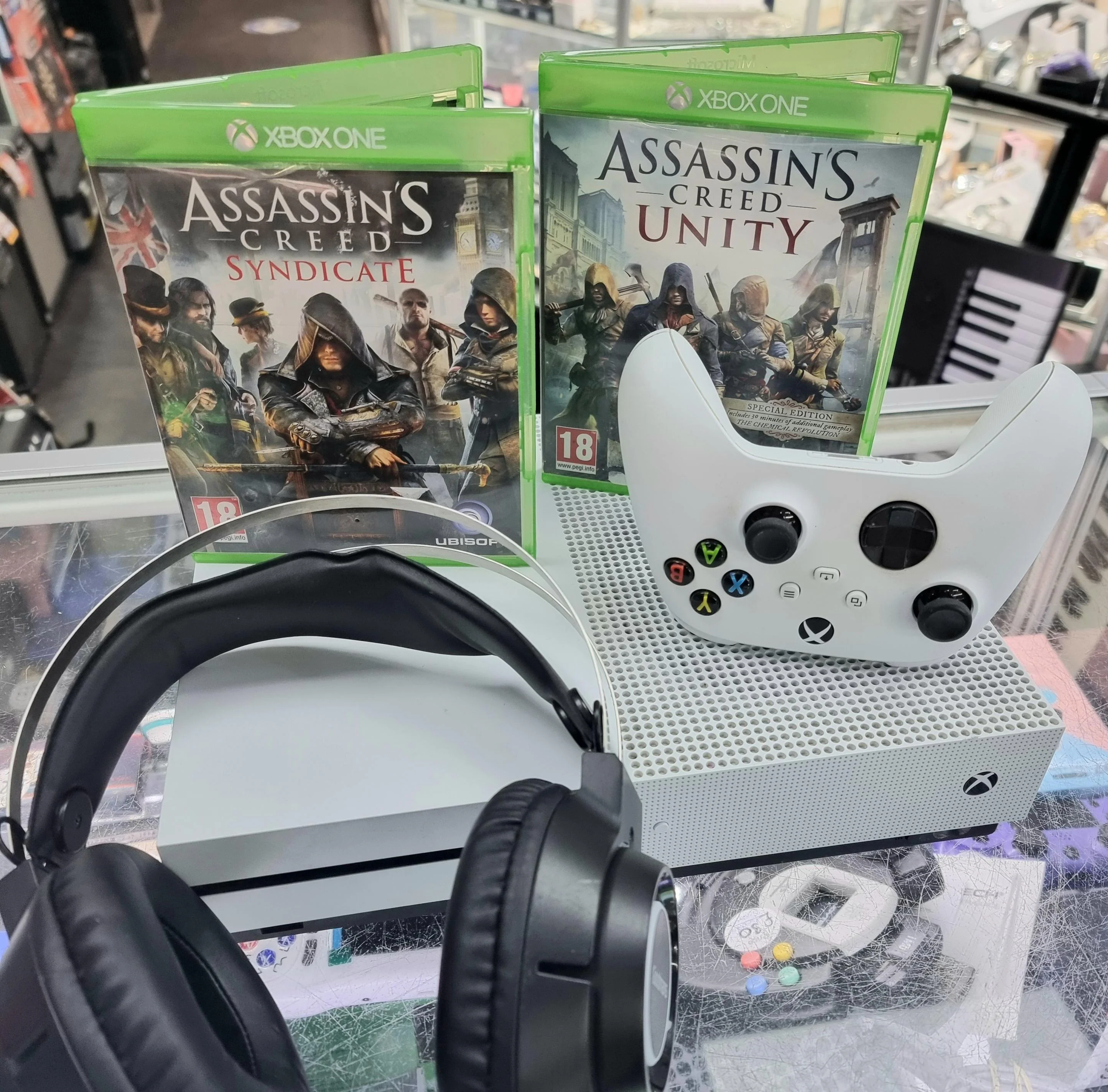 Xbox One S 1TB Console + 2 Games + Headset - Image 2