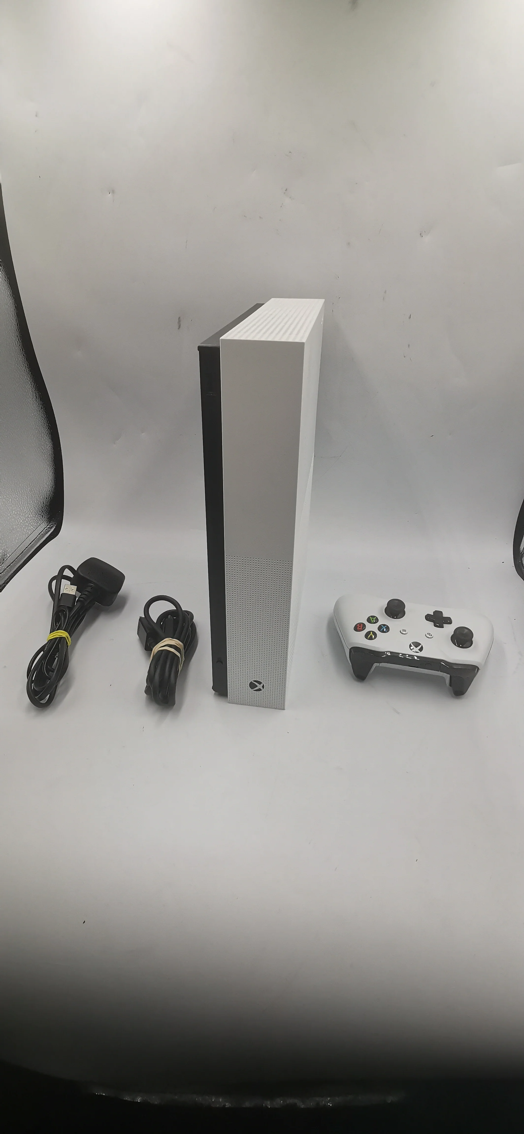 Xbox One S All-Digital Edition 1TB Console, Boxed (No DLC) - Image 3
