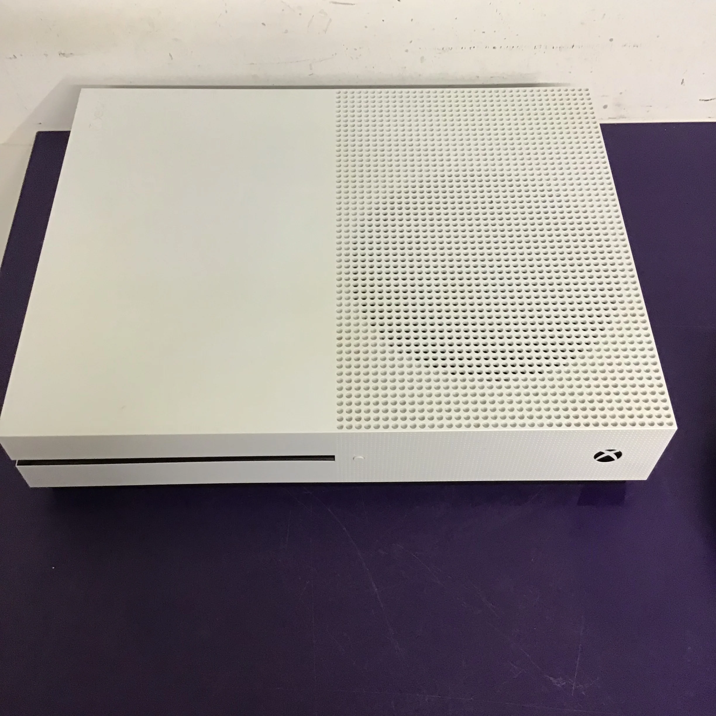 Xbox one S and controller - Image 2