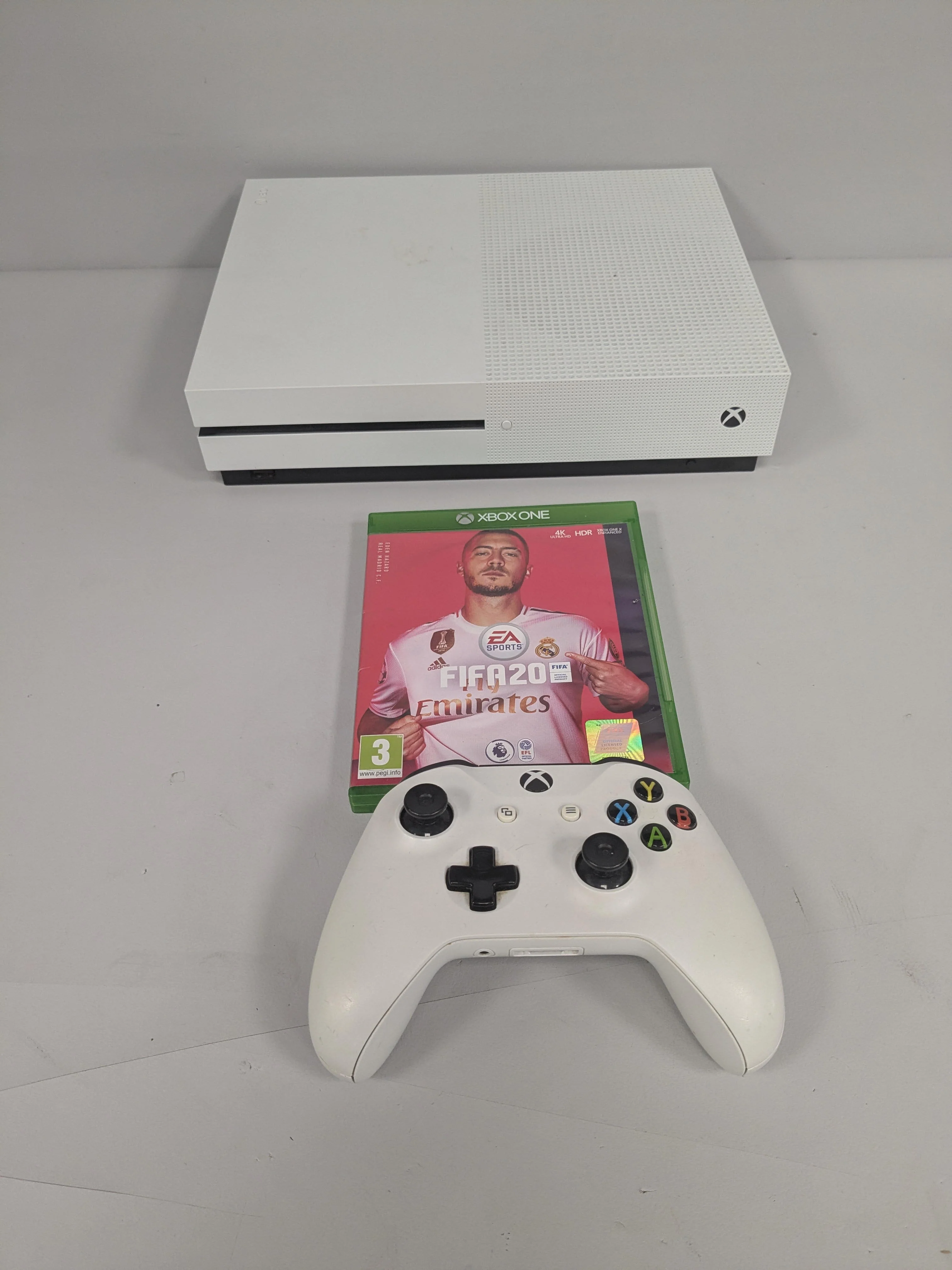 Xbox One S Console, 1TB, FIFA 20 Console Package - Image 3
