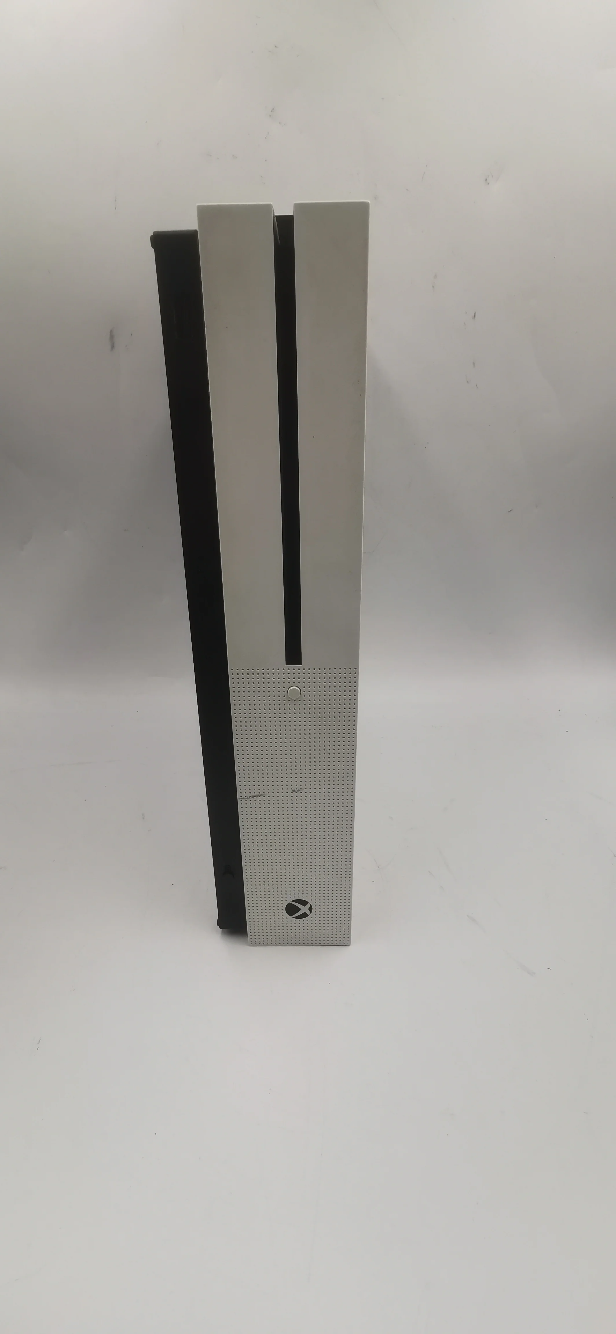 Xbox One S console 1TB white Unboxed with NO CONTROLLER JUST WIRES - Image 2