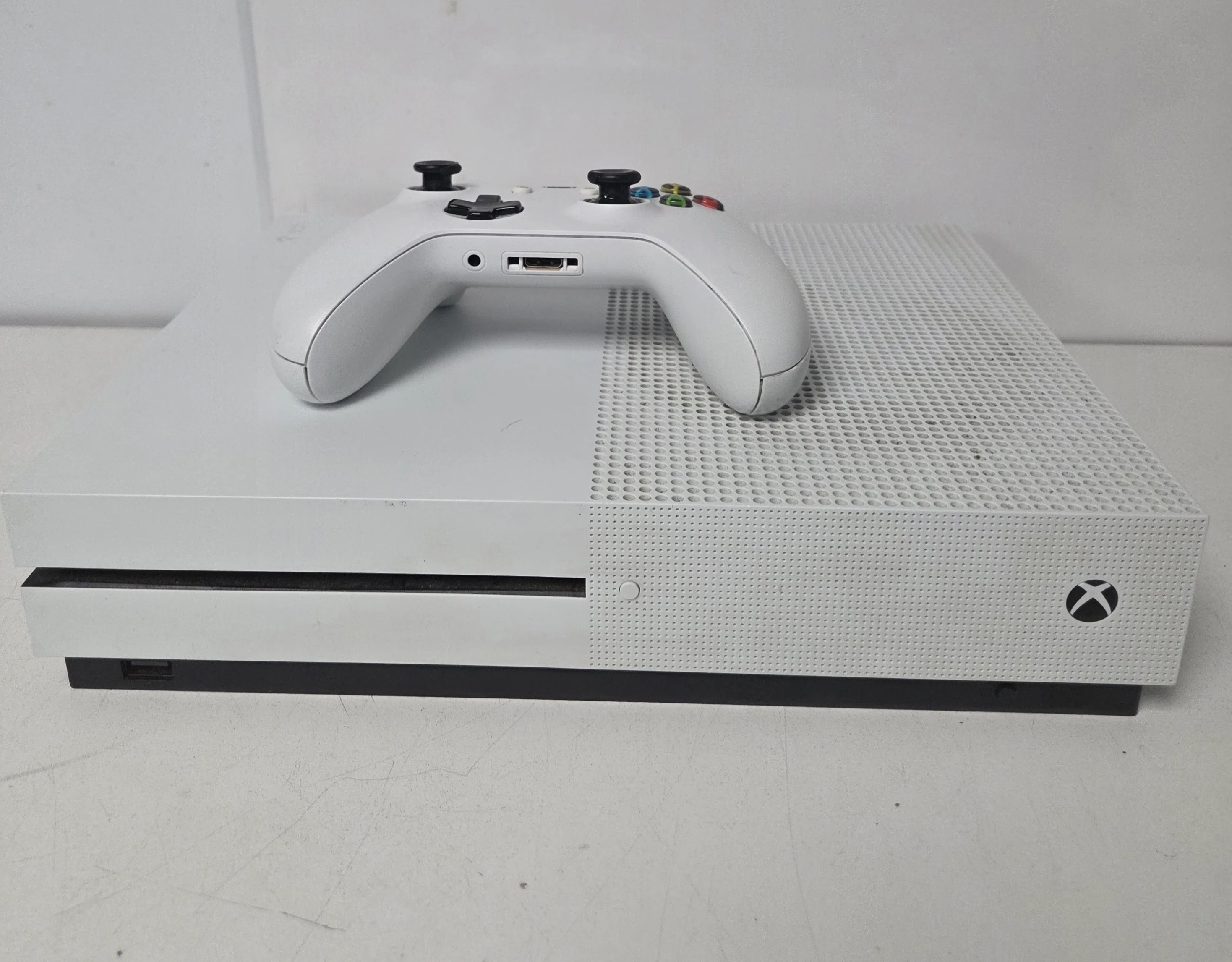 Xbox One S Console, 500GB & 3 Games - Image 2