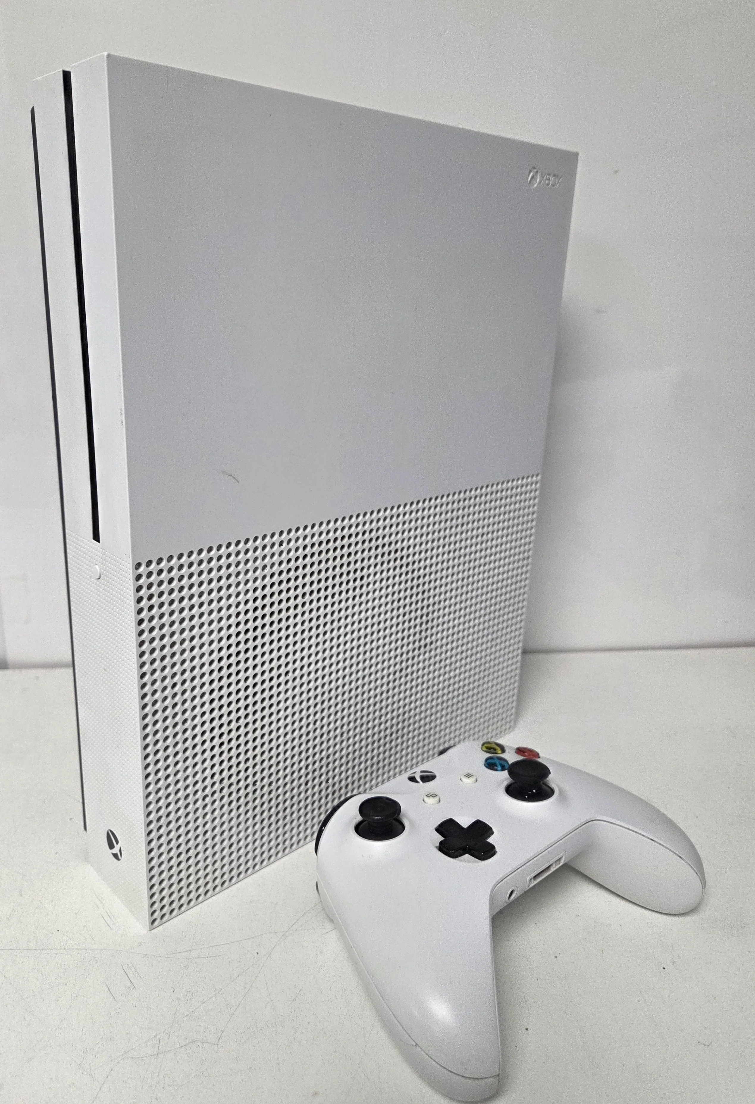 Xbox One S Console, 500GB & 3 Games - Image 3