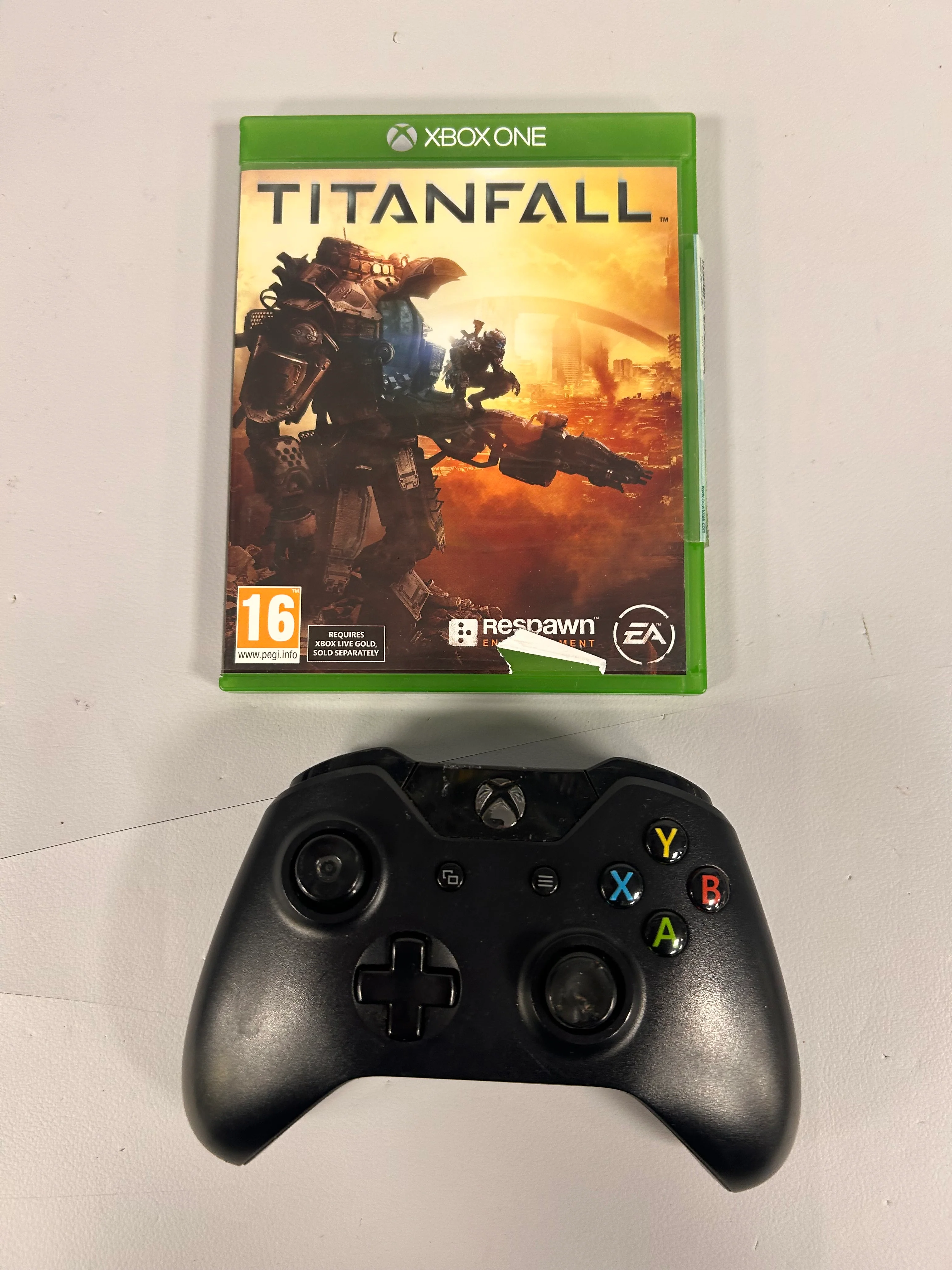 Xbox One S Console 500GB - Titanfall Package - Image 4