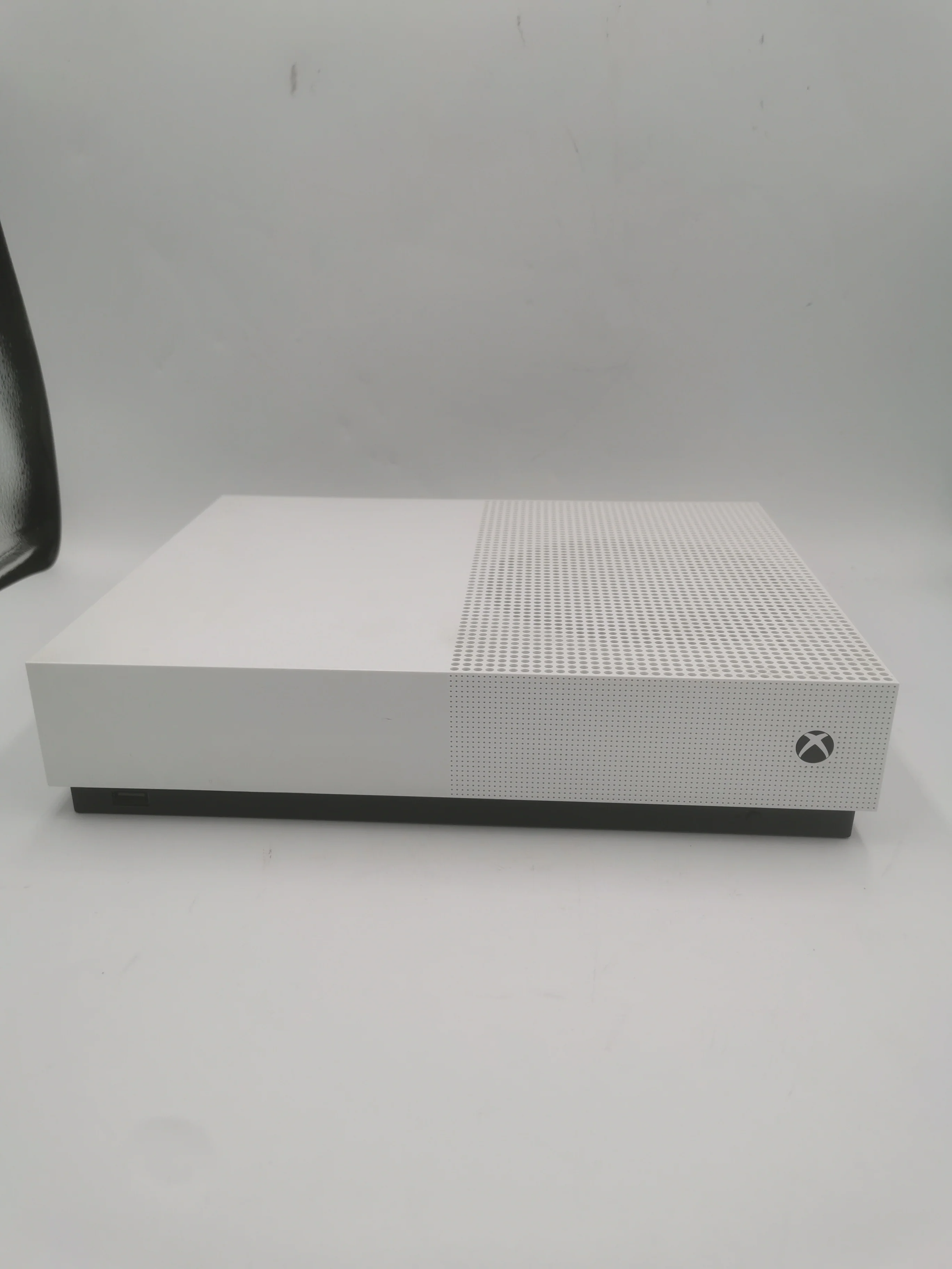 Xbox One S console 500GB white Unboxed with NO CONTROLLER JUST WIRES - Image 4